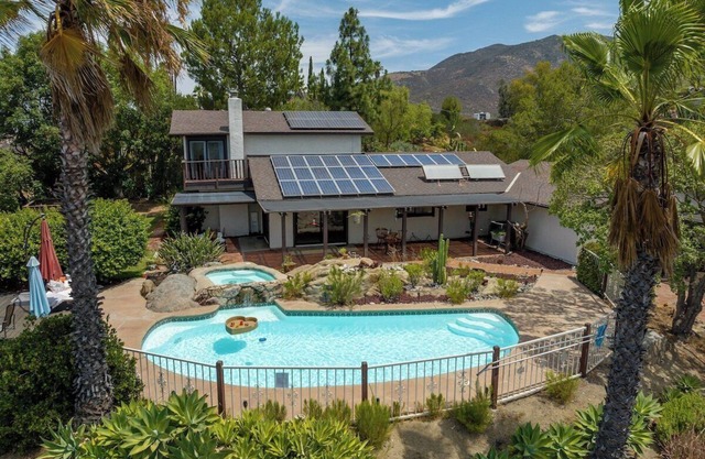 Hilltop 2200sqft Oasis: Pool, Views, BBQ