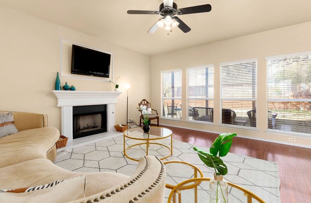 Hilltop 5BR Retreat, Game Lounge Chef’s Kitchen