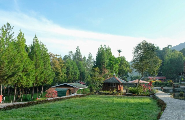 Hilltop Camp Lembang by TwoSpaces