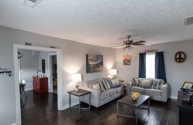 Hilltop Hideout — A Peaceful Retreat in the Foothills of the Smoky Mountains