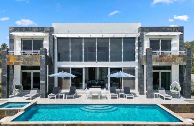 Hilltop Mansion | 8 min to Palm Beach | by Bocobay