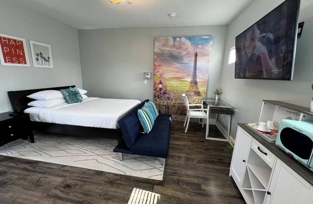 Hilltop Private Suite & Balcony