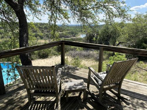 Hilltop Valley View Cabin, Wimberley, Texas