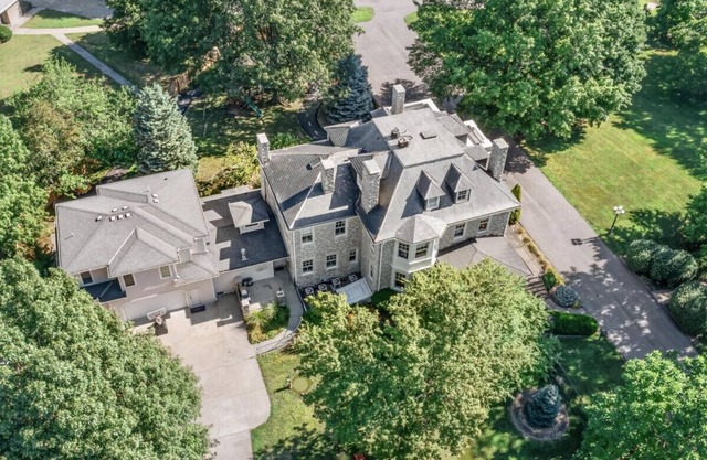 Historic 9 BR/10 bath with putting green/splash pad