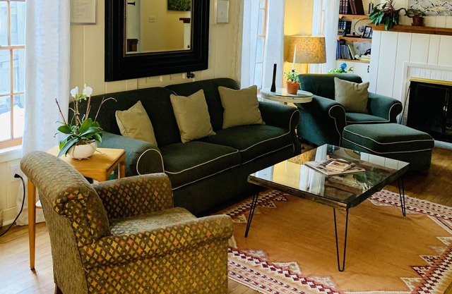 Historic Admiral Walker House-creekside and only 7.5 mi from skiing