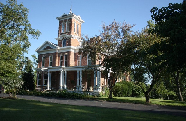 Historic and Inspirational Mansion in quaint MO river town!