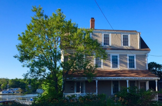 Historic Beach House on Pond Across from Ocean/Beach