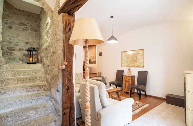 Historic, Centrally Located Holiday Home with Wi-Fi and Fireplace