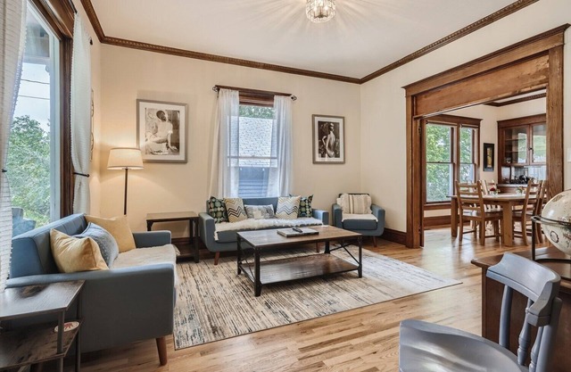 Historic Downtown Home/Hot Tub/Pet Friendly