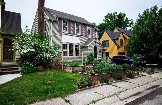 Historic Gem w/Modern Touches — Cozy Nature Retreat Walkable to Downtown Ypsi