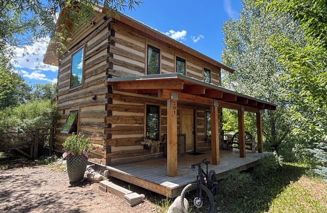 Historic lake cabin in charming Alpine, WY
