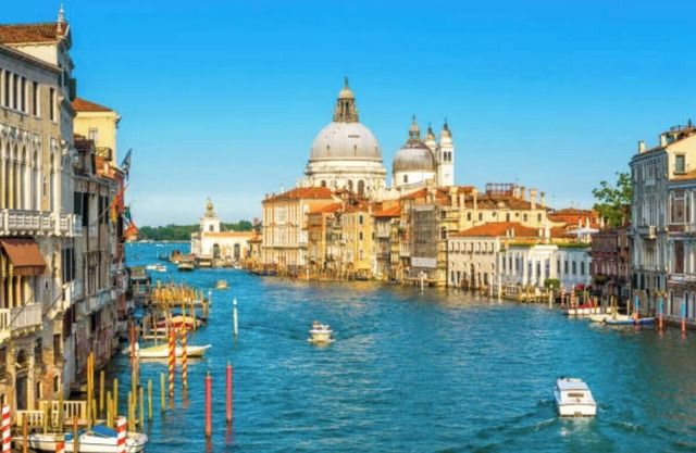 HISTORIC LUXURY MANSION IN DORSODURO & ICONIC ART COLLECTION, WATERFRONT VIEWS