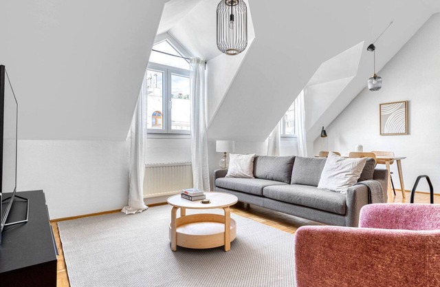 Historic Margareten 2BR w/Elevator in central location, by Blueground