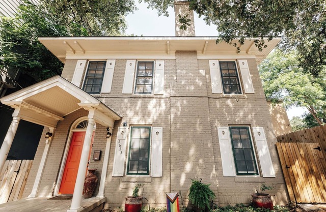 Historic Victorian 4BR Home on UT Campus and Downtown