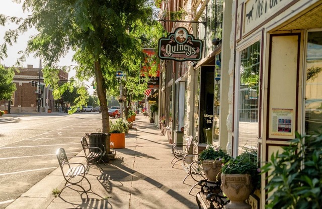 Historic Victorian with Outdoor Adventures Close By, WiFi, Cable, Dogs with Fee