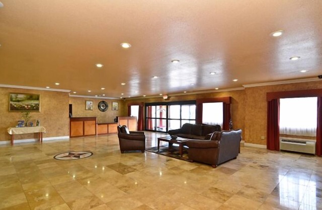HiWay Inn Express of Broken Bow