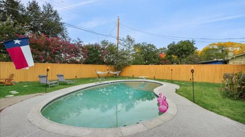 Holiday 4BR 2BA Home with Pool, Hot Tub, Fire Pit