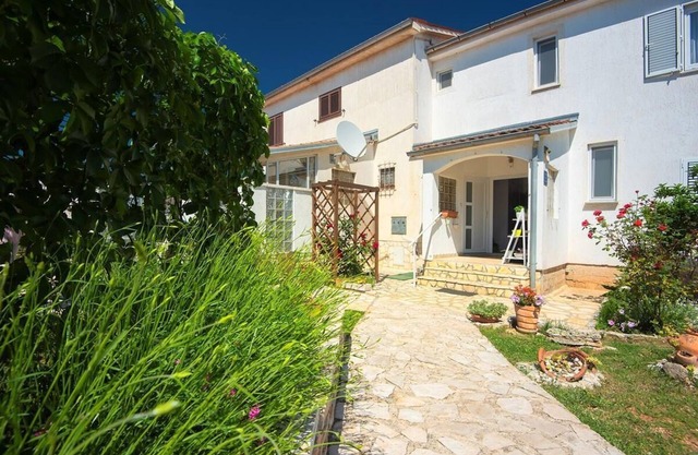 Holiday apartment Ližnjan for 1 - 4 persons with 2 bedrooms - Holiday apartment