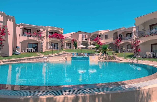 Holiday apartment with air conditioning and community pool