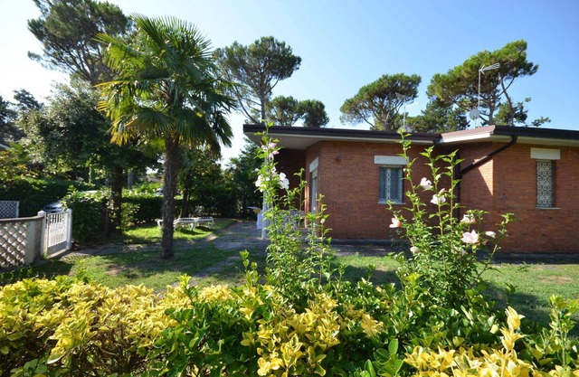 Holiday apartment with garden and air conditioning