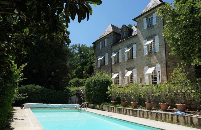 Holiday cottage with extra gîte in Dordogne - ideal for families and groups