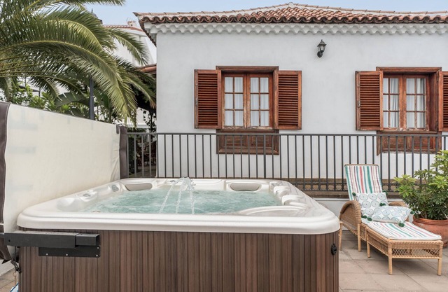 Holiday Apartment 'Casa Rural Agua Blanca 2' with Sea View, Shared Terrace and Wi-Fi