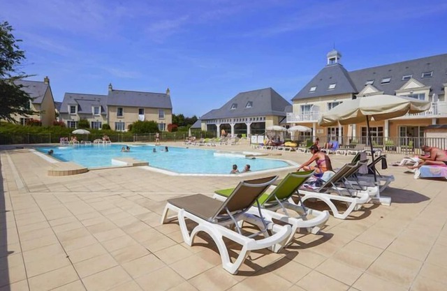Holiday home in residence Le Green Beach, Port-en-Besssin-Huppain