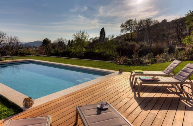 HOLIDAY HOUSE LUBERON