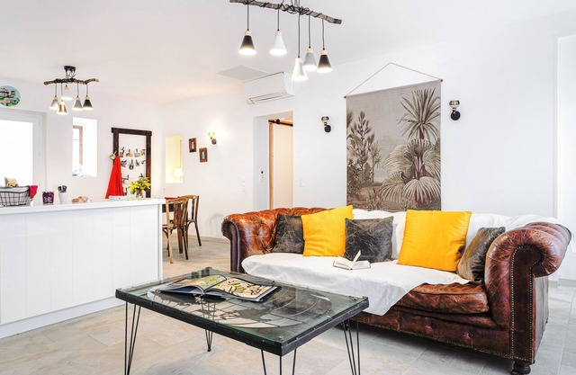 Holiday Home 'Frederique' with Private Terrace, Wi-Fi and Air Conditioning