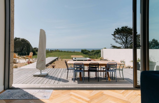 Holiday Home 'La Perle' with Sea View and Jacuzzi