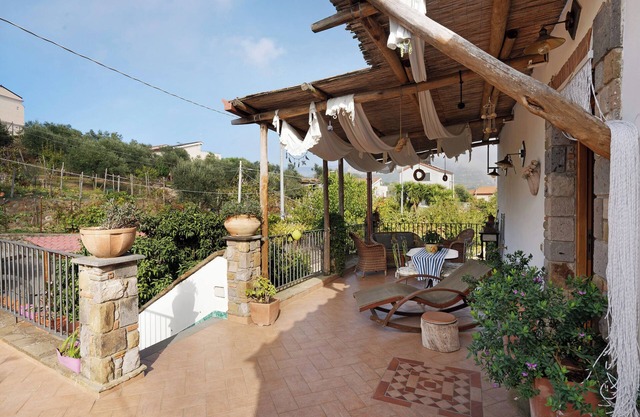 Holiday Home "Li Galli" with Sea View, Garden & Wi-Fi