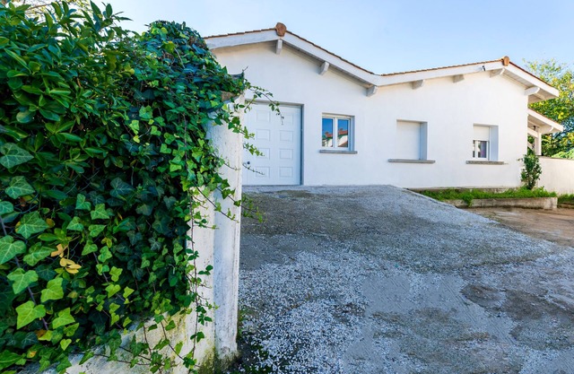 Holiday Home '3-Bedroom House Garden 2km Beach' with Shared Terrace, Garden and Wi-Fi