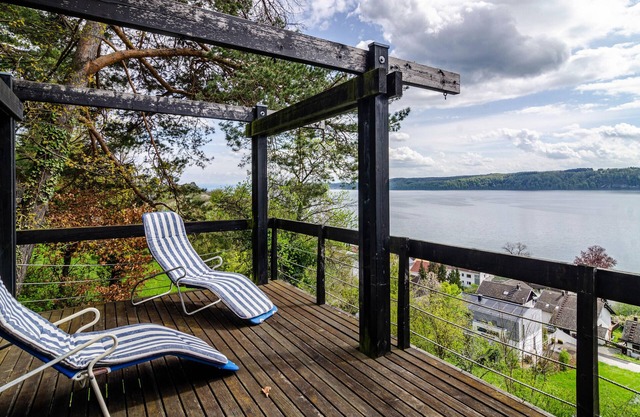 Holiday Home "Adlerhorst Über Dem Bodensee" with Panoramic Glazing, Terrace and Lake View