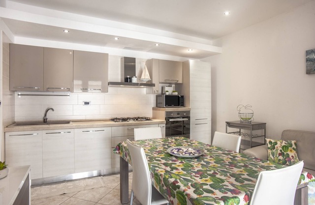 Holiday Home Casa Vacanze Giulia e Elisa close to the Beach with Garden & Wi-Fi