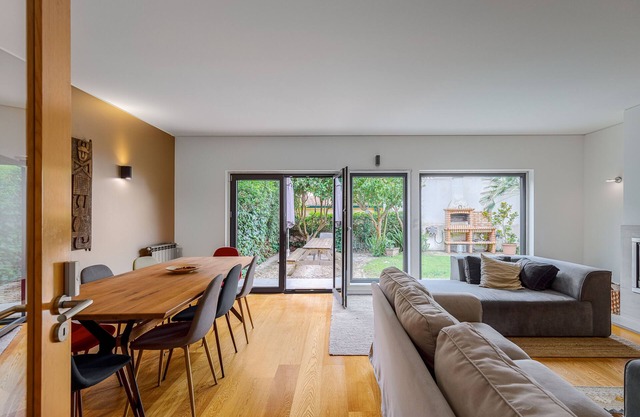 Holiday Home 'Cosy Village Home' with Mountain View, Private Garden and Wi-Fi