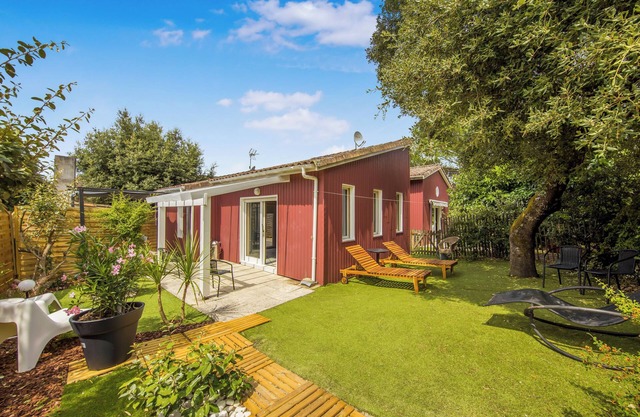 Holiday Home 'De Gauche' with Private Terrace and Private Garden