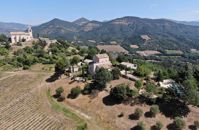 Holiday home for 5 in private hamlet with panoramic views and pool