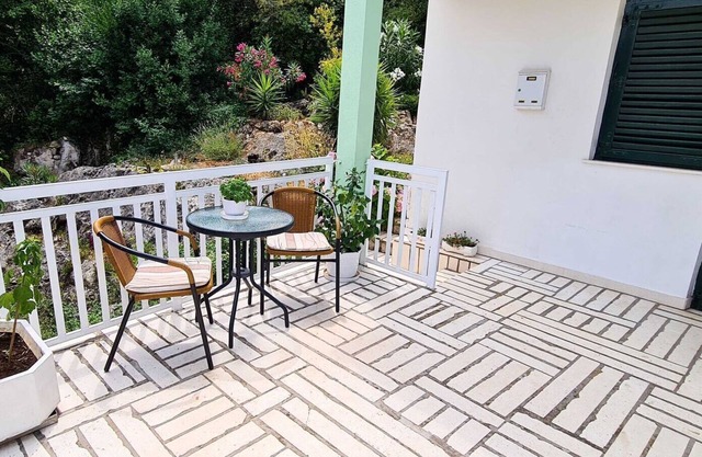 Holiday Home Gea - Three Bedroom Holiday Home with Terrace and Partial Sea View
