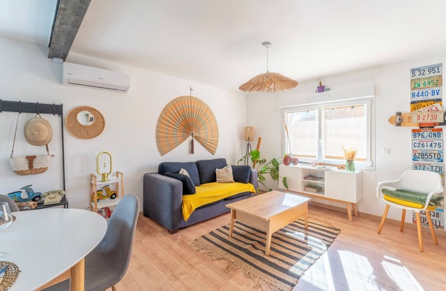 Holiday Home 'Gîte Au Calme Avec Jacuzzi' with Private Terrace and Wi-Fi