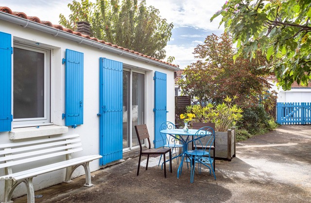 Holiday Home 'Gîte Tout Confort 800m Plage' with Private Terrace and Private Garden