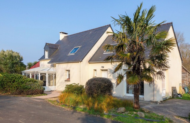 Holiday Home 'Grande Maison À 5min Des Plages' with Shared Pool, Terrace and Private Garden