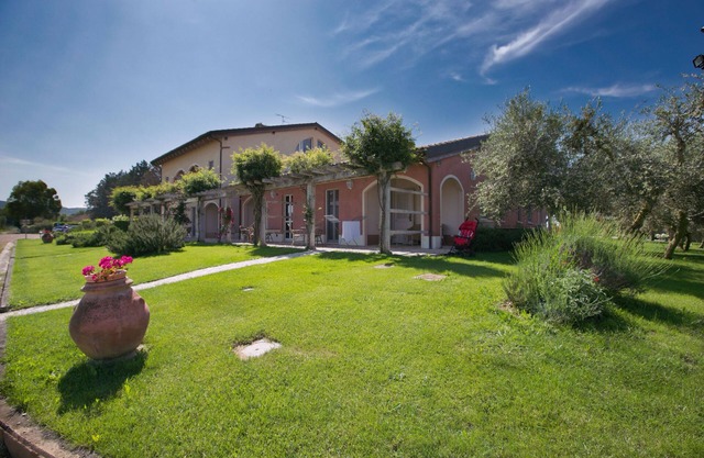 Holiday Home in Braccagni with Wellness & Golf