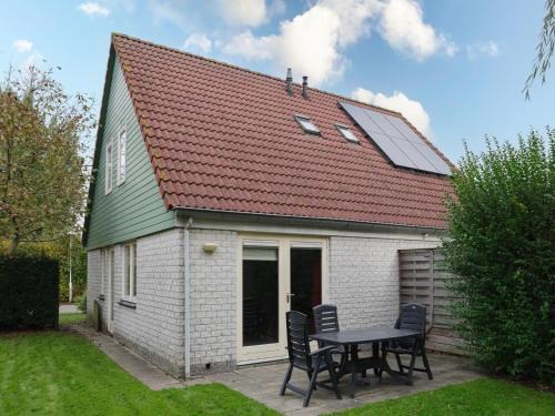 Holiday Home in Peaceful Dutch Park with Terrace