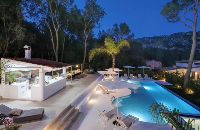 Holiday Home 'Magna' with Private Pool, Wi-Fi and Air Conditioning