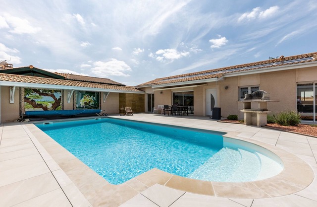 Holiday Home 'Maison Du Lion' with Private Pool, Private Terrace and Wi-Fi