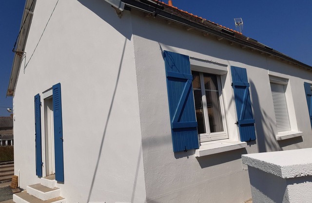 Holiday Home 'Maison Bord De Mer Penmarch' with Private Garden and Wi-Fi