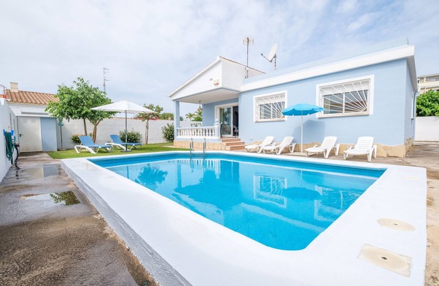 Holiday Home 'Marblau 4' close to the Beach with Pool & Wi-Fi