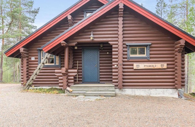 Holiday Home Pyhäkolo by Interhome