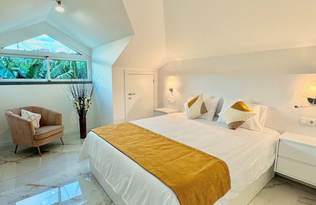 Holiday Home 'Refúgio Do Vale Verde' with Sea View, Private Terrace and Wi-Fi