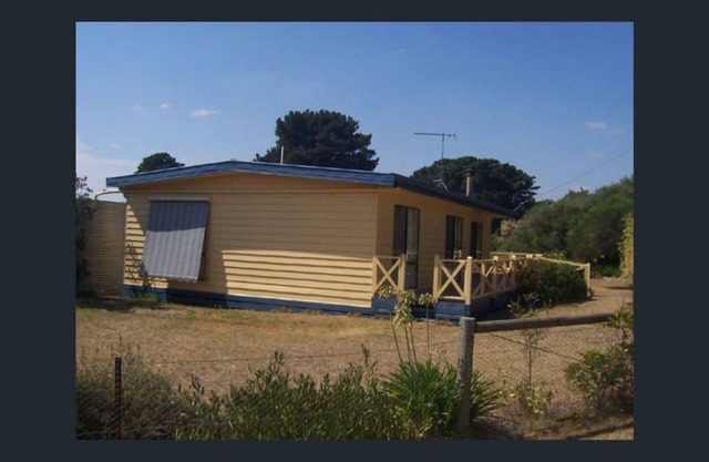 Holiday home - sleeps 8 -10